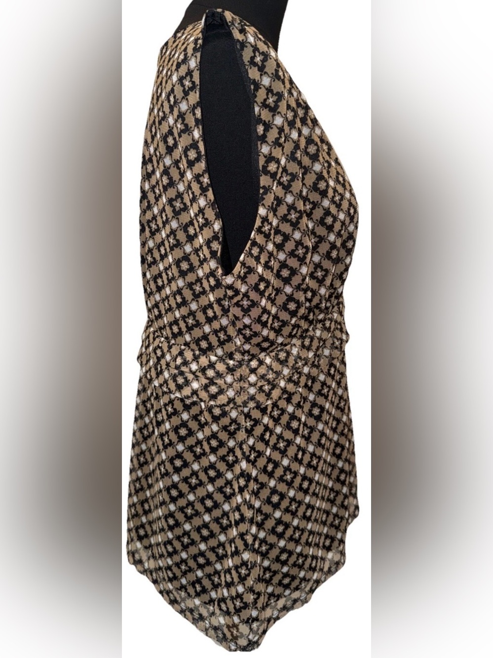 Ava & Grace Women's Sleeveless Beige/Black/White Printed V-Neck Blouse, Large - Picture 8 of 15